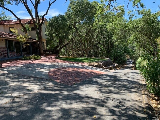 Building Photo - 848 Acalanes Rd