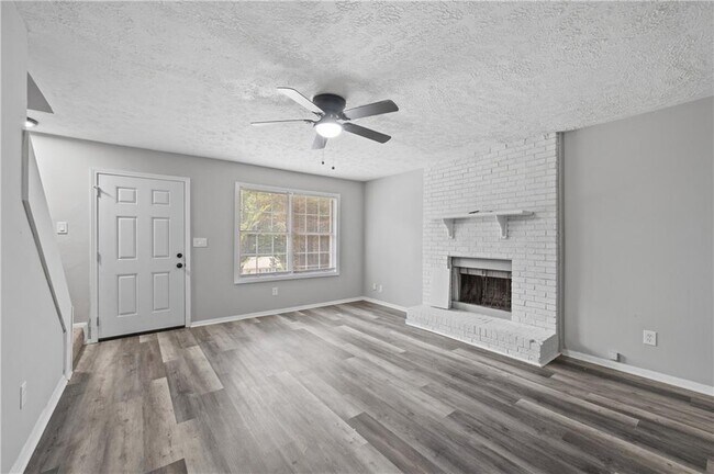 Building Photo - 2897 Spruce Cir