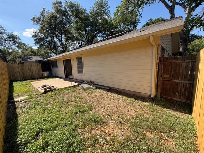 Building Photo - 9405 NEWBERRY Dr