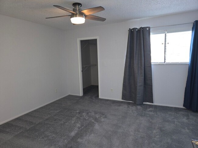 Building Photo - Updated 2-bedroom, 2.5-bath townhome