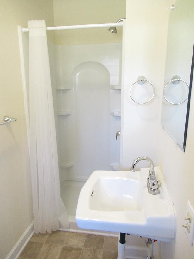 Building Photo - 38 Thelma St