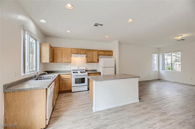 Building Photo - 4045 Oliver Sagebrush Dr