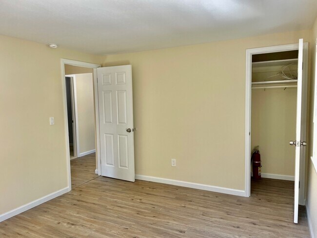 Building Photo - 82 Meyer Ln