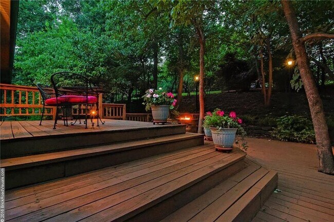 Building Photo - 3261 Eden Dr