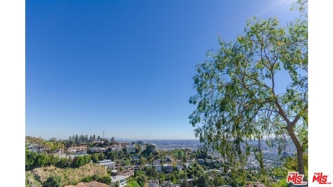 Building Photo - 1874 Sunset Plaza Dr