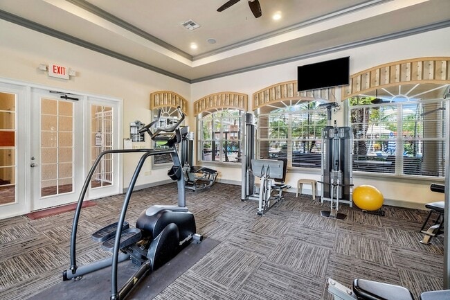 Building Photo - 10106 Myrtlewood Cir W