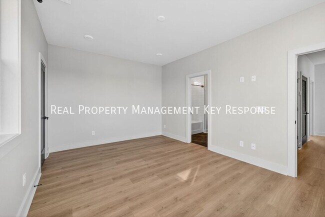 Building Photo - 2109 23rd Ave N