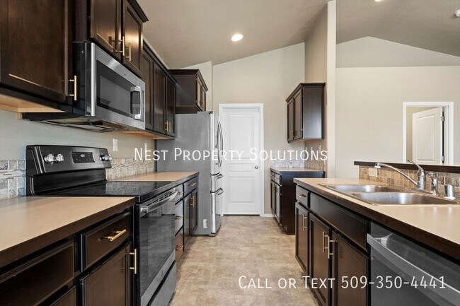 Building Photo - 558 S Lakeland Dr