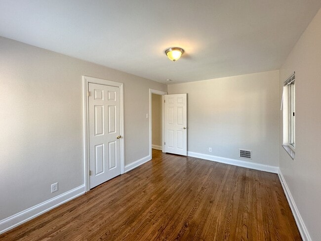 Building Photo - AVAILABLE NOW Home in University District ...