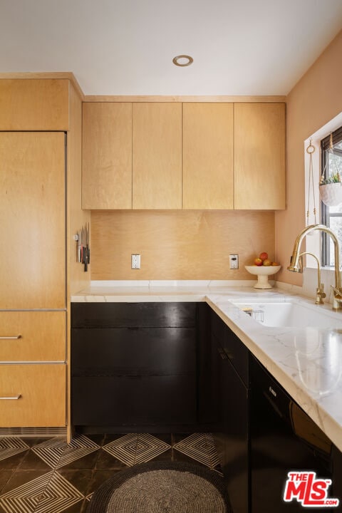 Building Photo - 1012 Superba Ave
