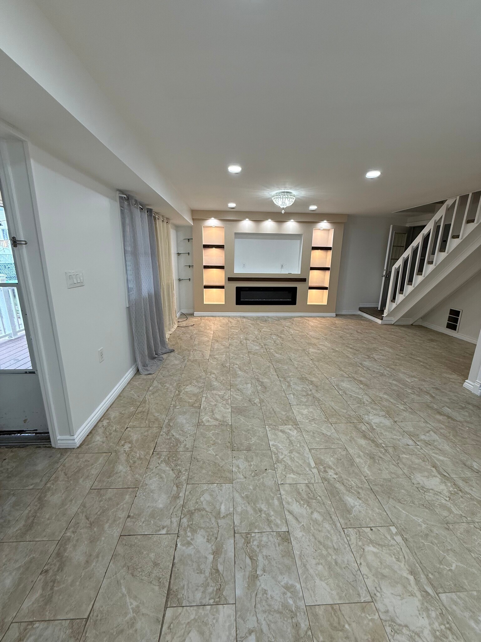 Living room - 31 Greentree Ln