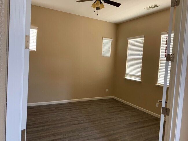 Building Photo - 4986 Webber Ct