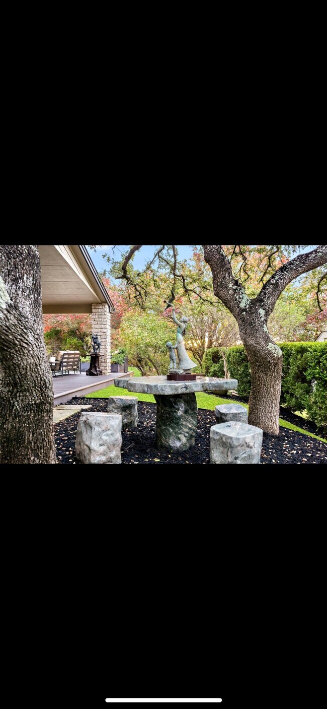 Building Photo - 303 Golf Crest Ln