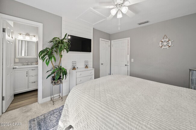 Building Photo - 412 Lantana St