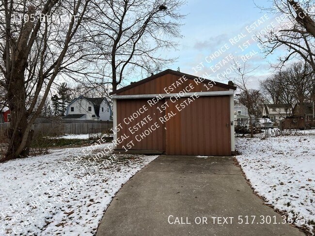 Building Photo - 1105 Bement-