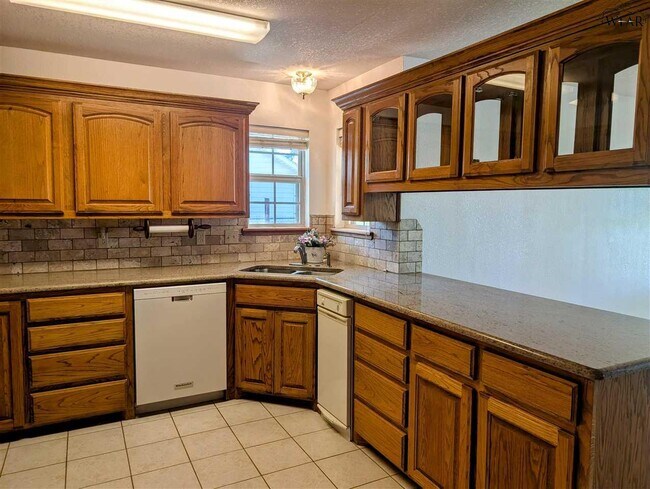 Building Photo - 1431 Cherokee Cir