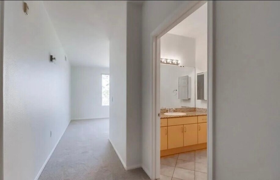 Building Photo - 1643 6th Ave