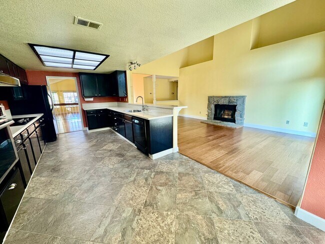 Building Photo - Spacious 4 Bed/2Ba Home in Richmond with Large Backyard!