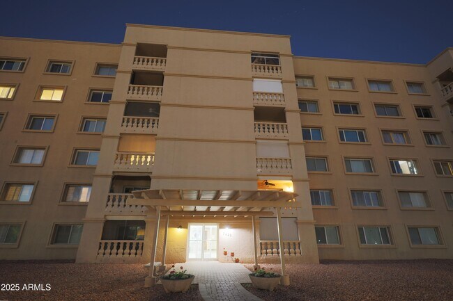 Building Photo - 7820 E Camelback Rd