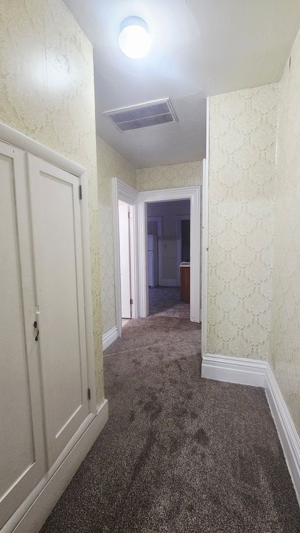 Building Photo - 457 W 5th St