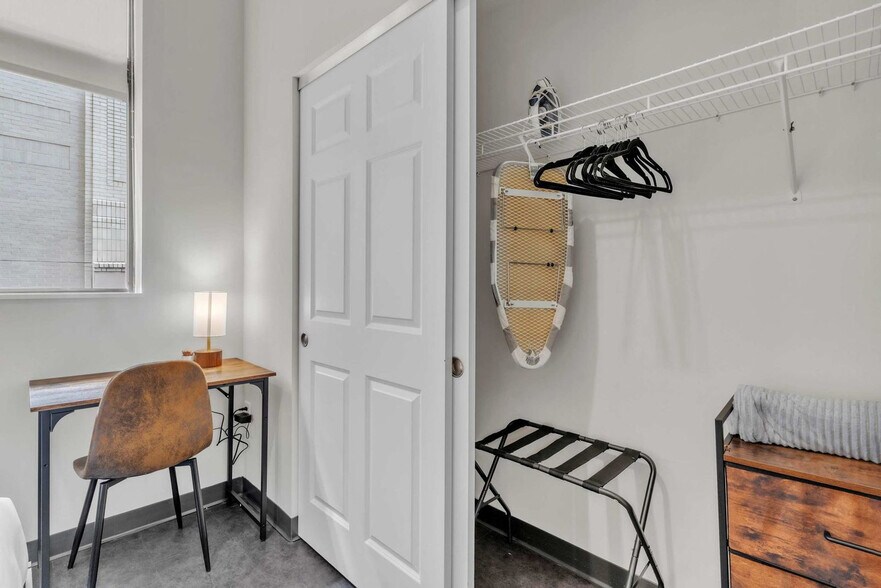 Building Photo - 800 Penn Ave