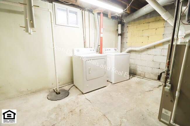 Building Photo - $300.00 off first months rent!! Now availa...