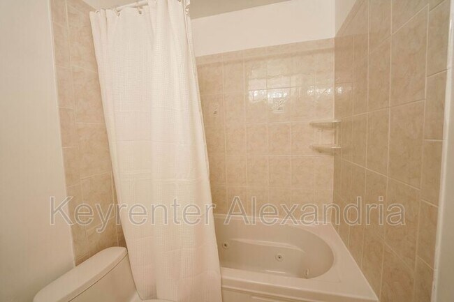 Building Photo - 7123 Red Horse Tavern Ln