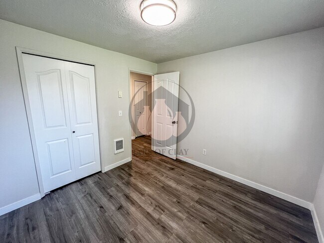 Building Photo - Updated Single Level Home