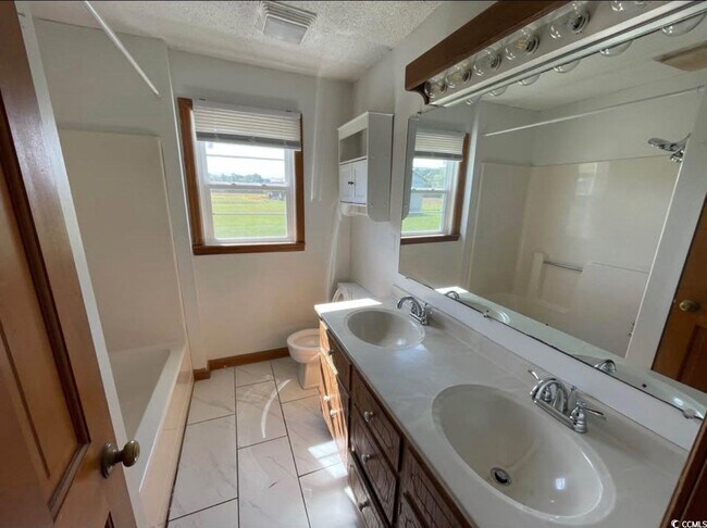 Building Photo - 163 Edwards Rd