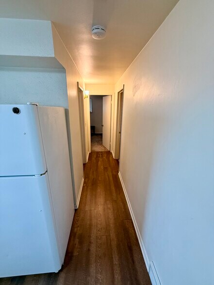 Building Photo - 310 Poplar St