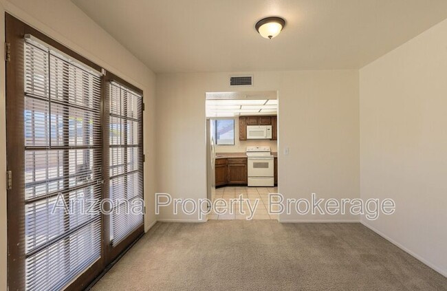 Building Photo - 8135 W Sierra Vista Dr