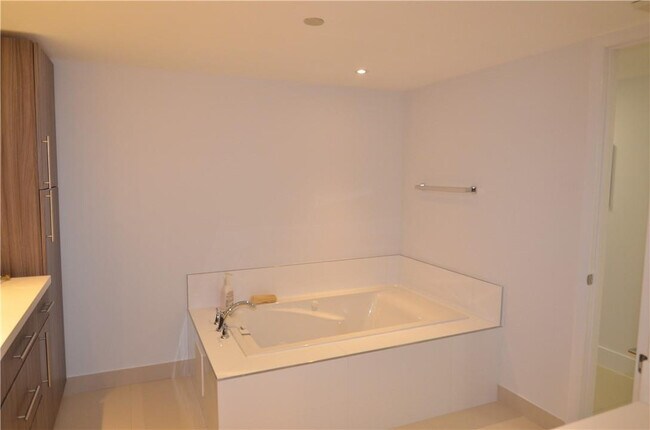 Building Photo - 19355 Turnberry Way