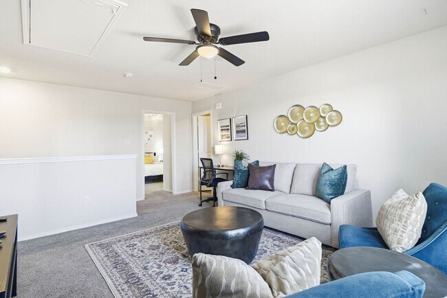 Building Photo - Move in Ready and FULLY FURNISHED 3 BD/2 BA located Far West San Antonio!