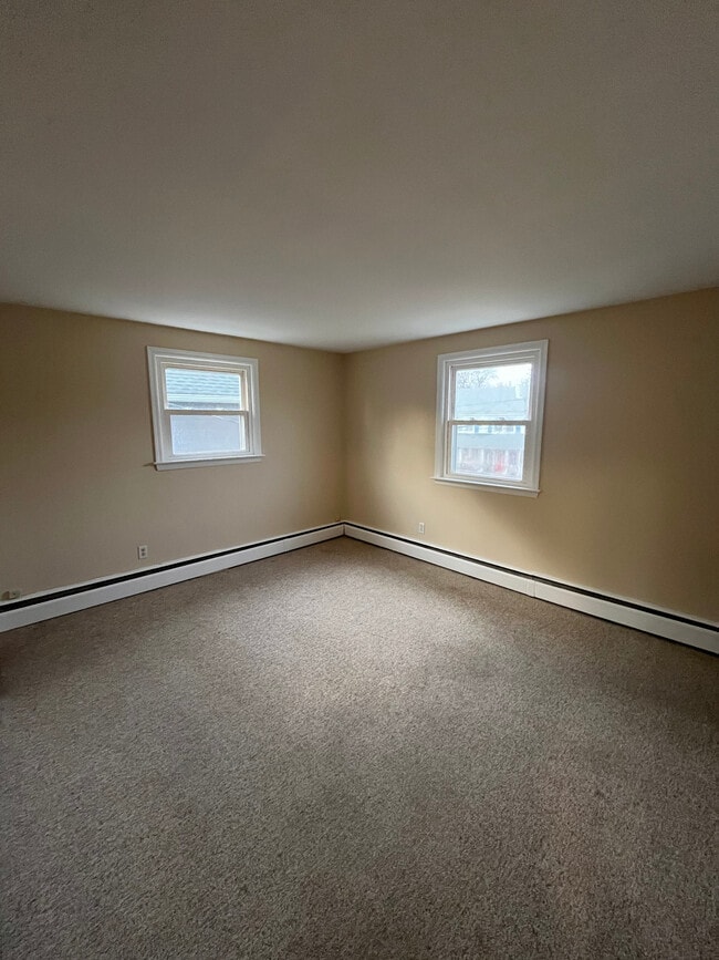 Building Photo - 7 Eclipse Ave