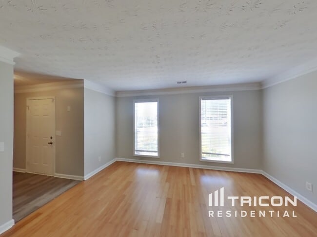 Building Photo - 2556 Tolliver Dr