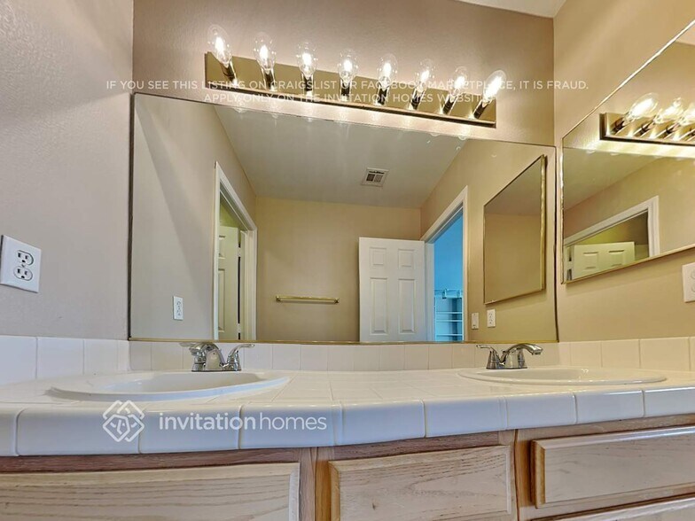Building Photo - 9308 Jadecrest Dr
