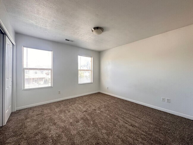 Building Photo - Great Lehi Home Now Available!