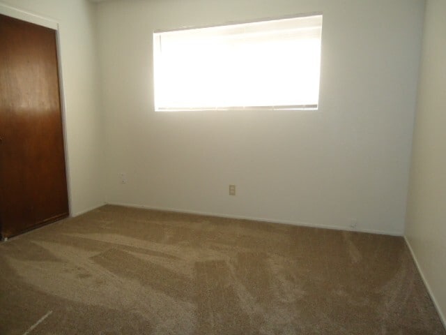 Building Photo - Clean 3 Bedroom 2 Bath Home