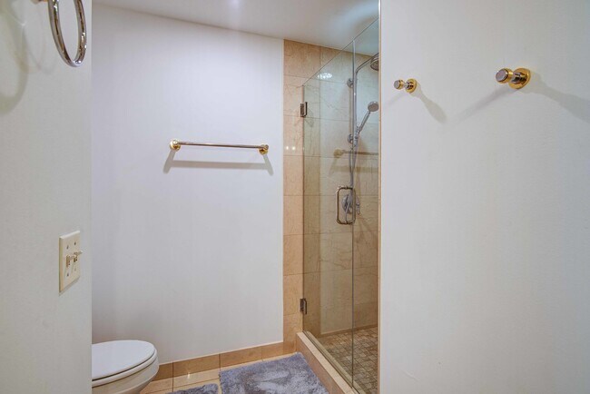 Building Photo - 57 E Delaware Pl