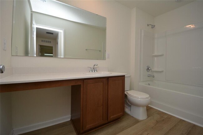 Building Photo - 19 Waverly Ln