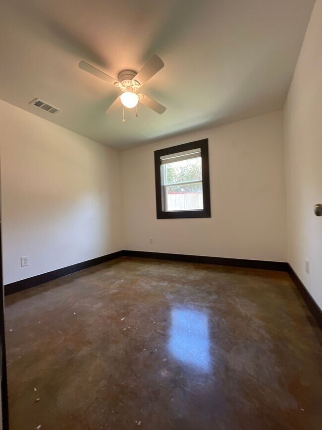 Building Photo - County Living, 3 bed barndominium