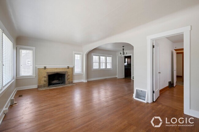 Primary Photo - 524 Douglas St