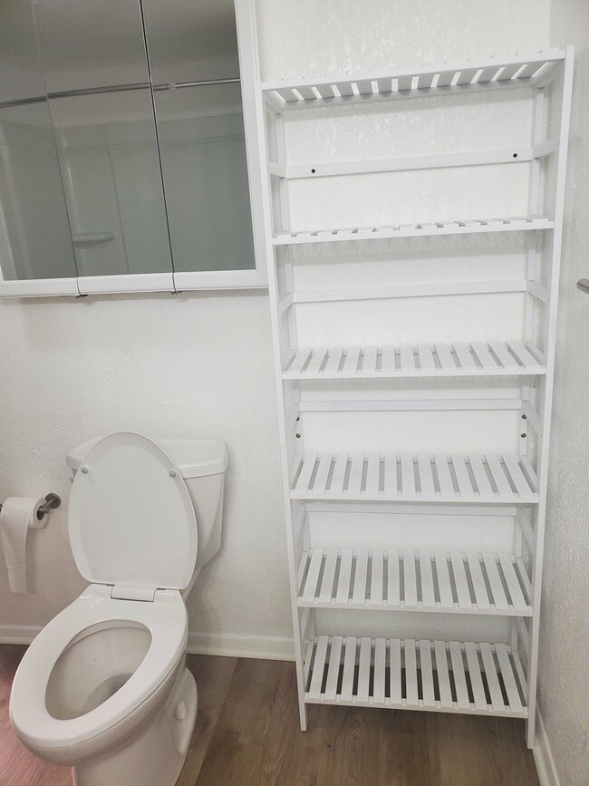 Building Photo - 914 Bayless St