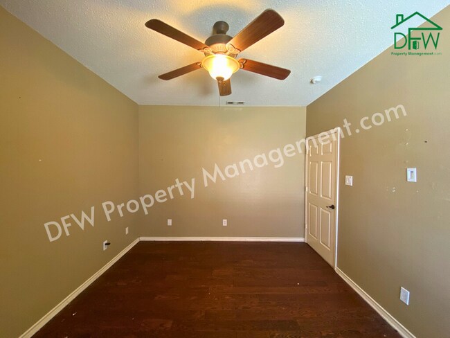 Building Photo - 2502 Chapel Hill Dr