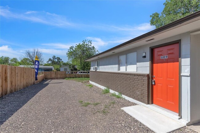 Building Photo - 809 John Adams Dr