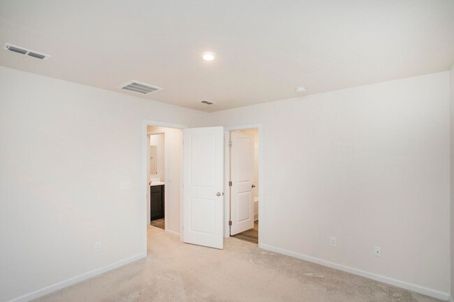 Building Photo - Beautiful Townhome in Antioch!