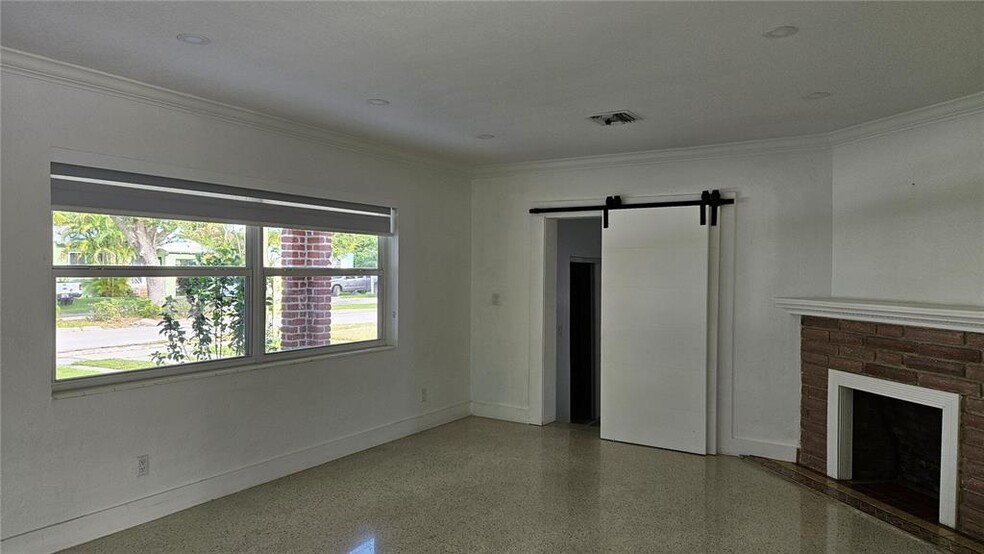 Primary Photo - 1003 N 17th Ave