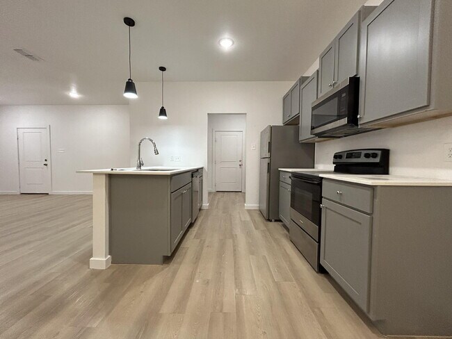 Building Photo - 5703 Kemper St