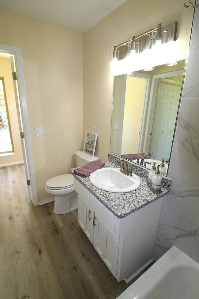 Building Photo - 1218 Christine Rd