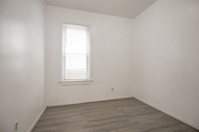 Building Photo - 3300 W 54th St